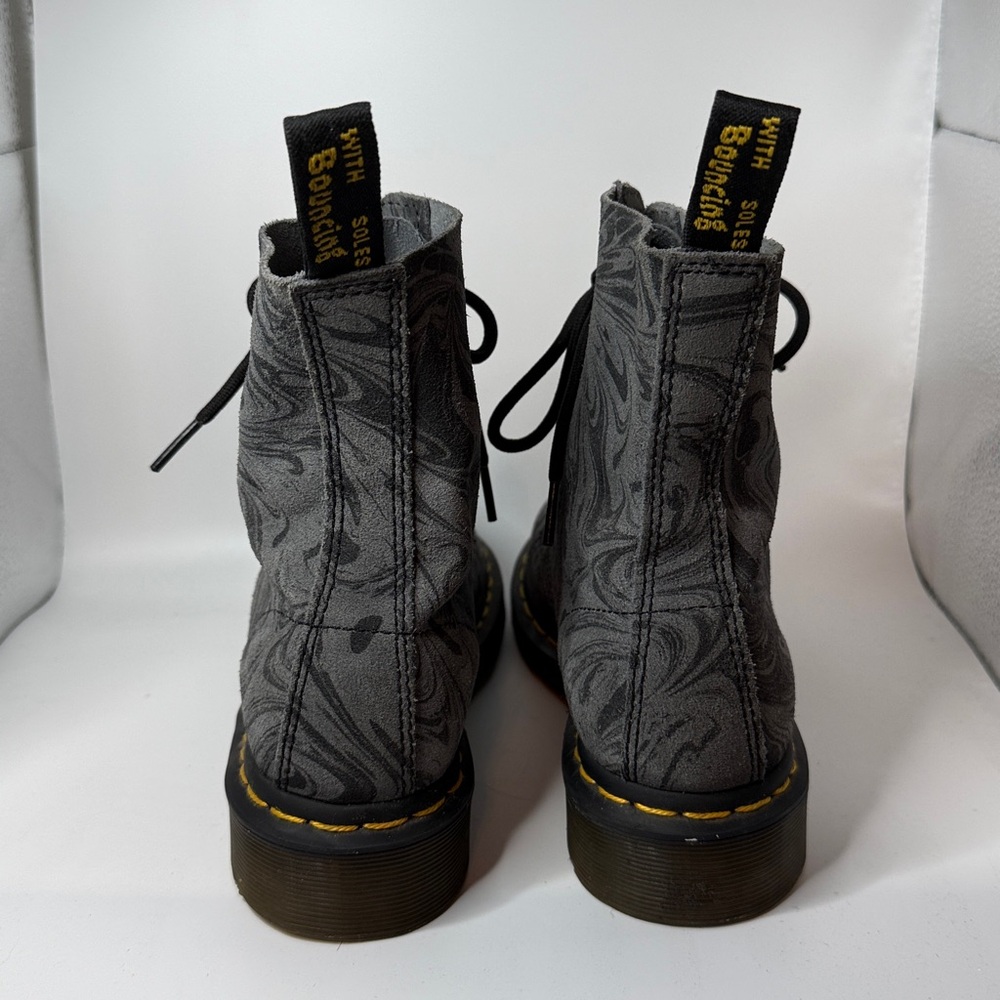 Dr. Martens 1460 Pascal Womens Size 7 Black and Gray Marble 8-Eye Lace-Up Boots - Picture 4 of 10
